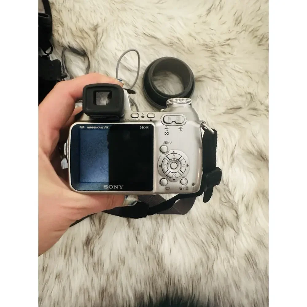 Sony Cybershot DSC-H1 With Optical 1:2.8-3.7 5.1 MP Strap Bundle. Case
